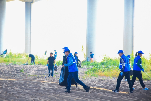 迎國慶、共愛衛(wèi)、護碧水 迎國慶、共愛衛(wèi)、護碧水