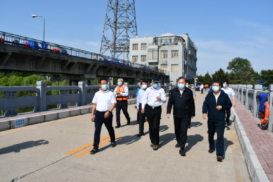 水利部副部長陸桂華赴永定河北京段調研 水利部副部長陸桂華赴永定河北京段調研
