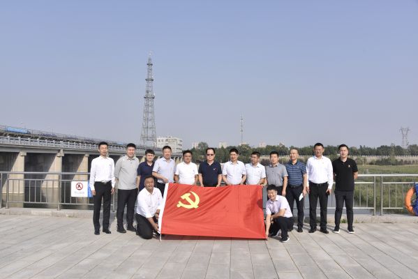 黨建共創(chuàng) 隊伍共育 資源共享 業(yè)務共促 永定河投資公司與國研智庫開展黨日共建活動 黨建共創(chuàng) 隊伍共育 資源共享 業(yè)務共促 永定河投資公司與國研智庫開展黨日共建活動