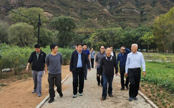 公司主要領(lǐng)導(dǎo)到永定河山峽段檢查工作 公司主要領(lǐng)導(dǎo)到永定河山峽段檢查工作