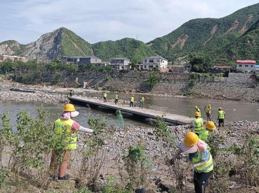 爭分奪秒 決戰(zhàn)決勝——北京分公司全力打贏門頭溝河道應急清理“收官戰(zhàn)” 爭分奪秒 決戰(zhàn)決勝——北京分公司全力打贏門頭溝河道應急清理“收官戰(zhàn)”