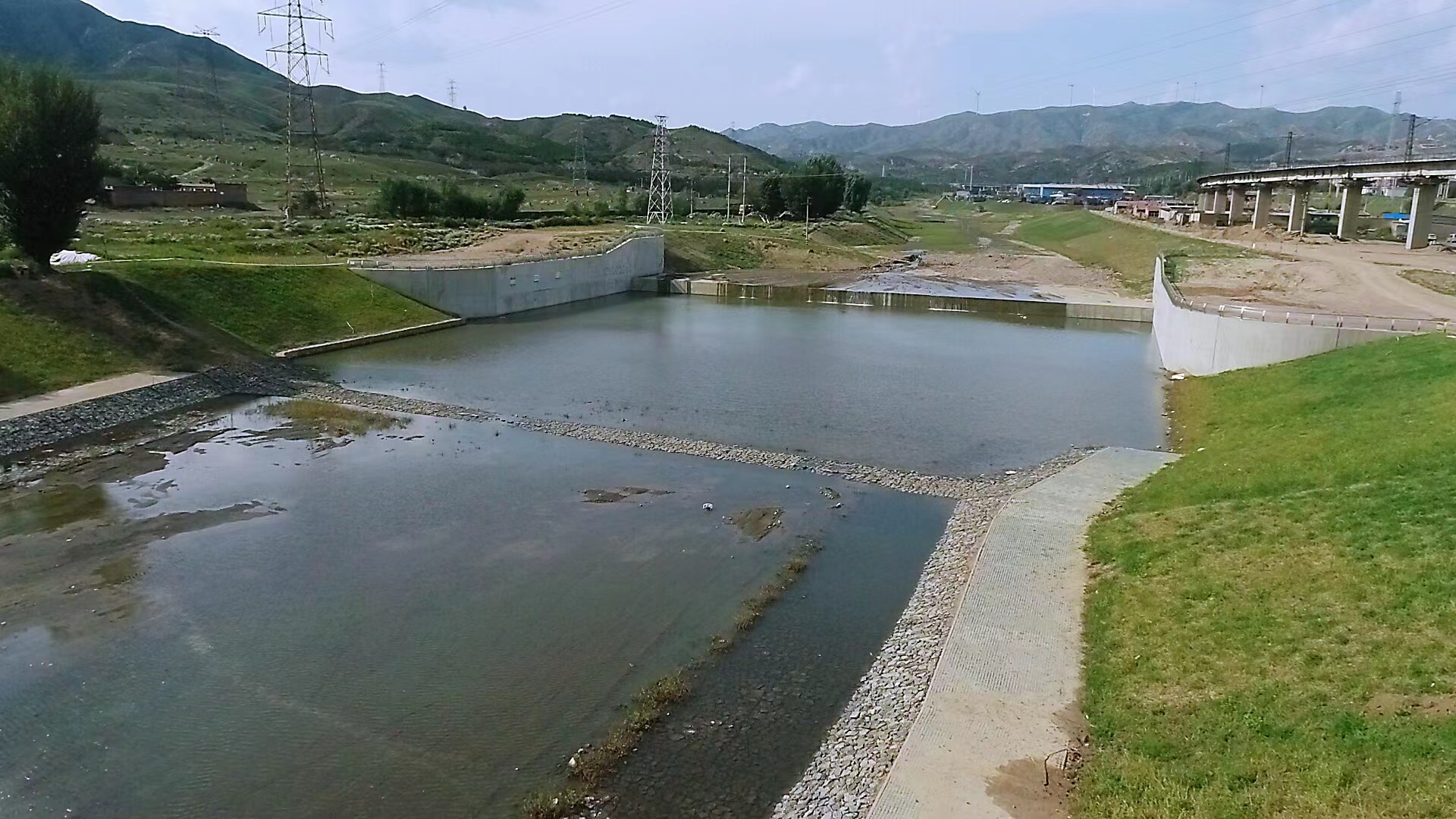 大同分公司 | 大同市十里河綜合治理與生態(tài)修復(fù)工程（小站跌水至大慶公路橋段）分部工程通過驗(yàn)收